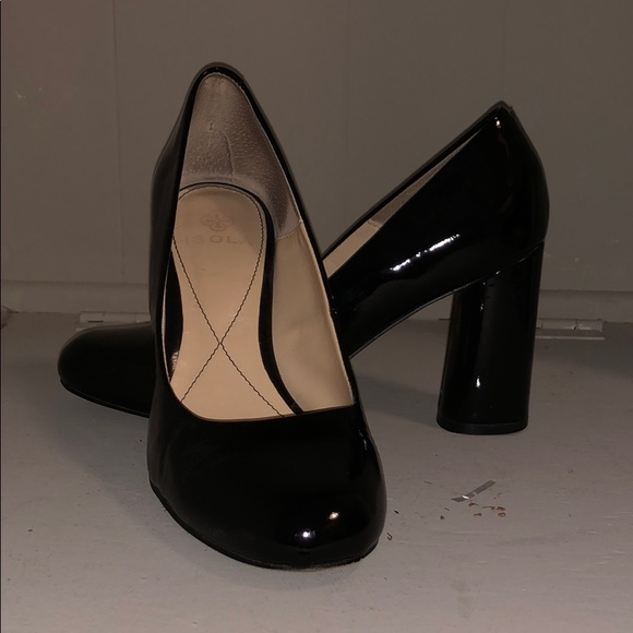 Isola Shoes - 3” Black patent leather heels/pumps
